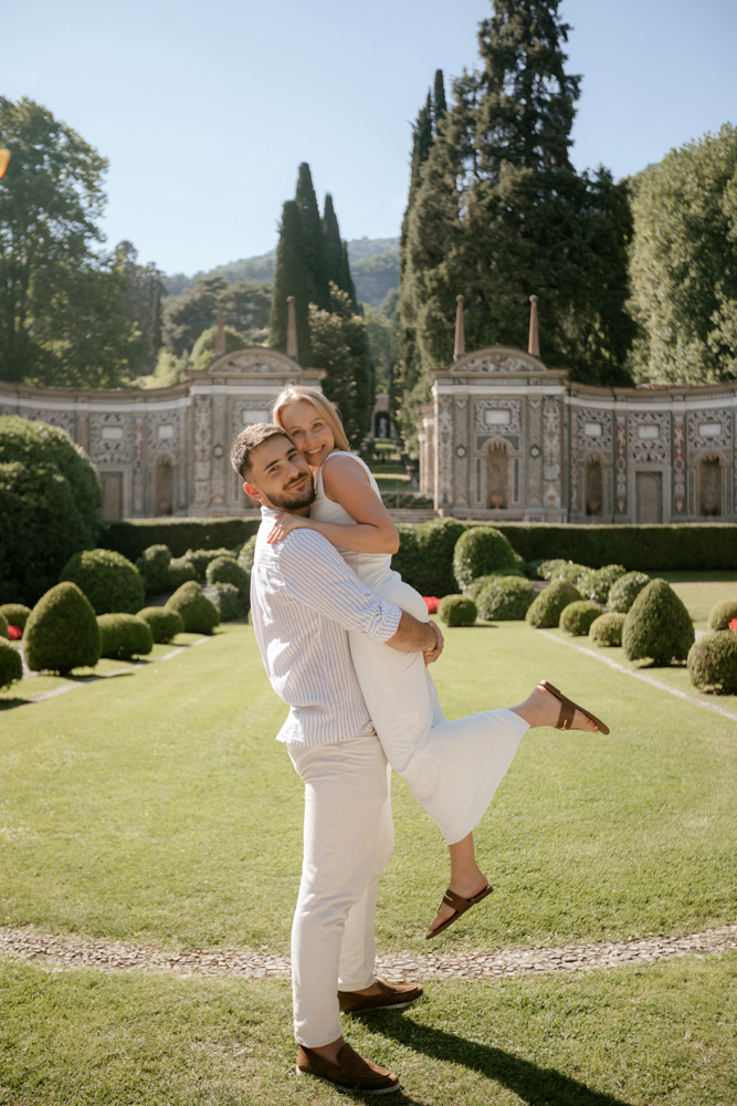 Romantic couple photoshoot on Lake Como