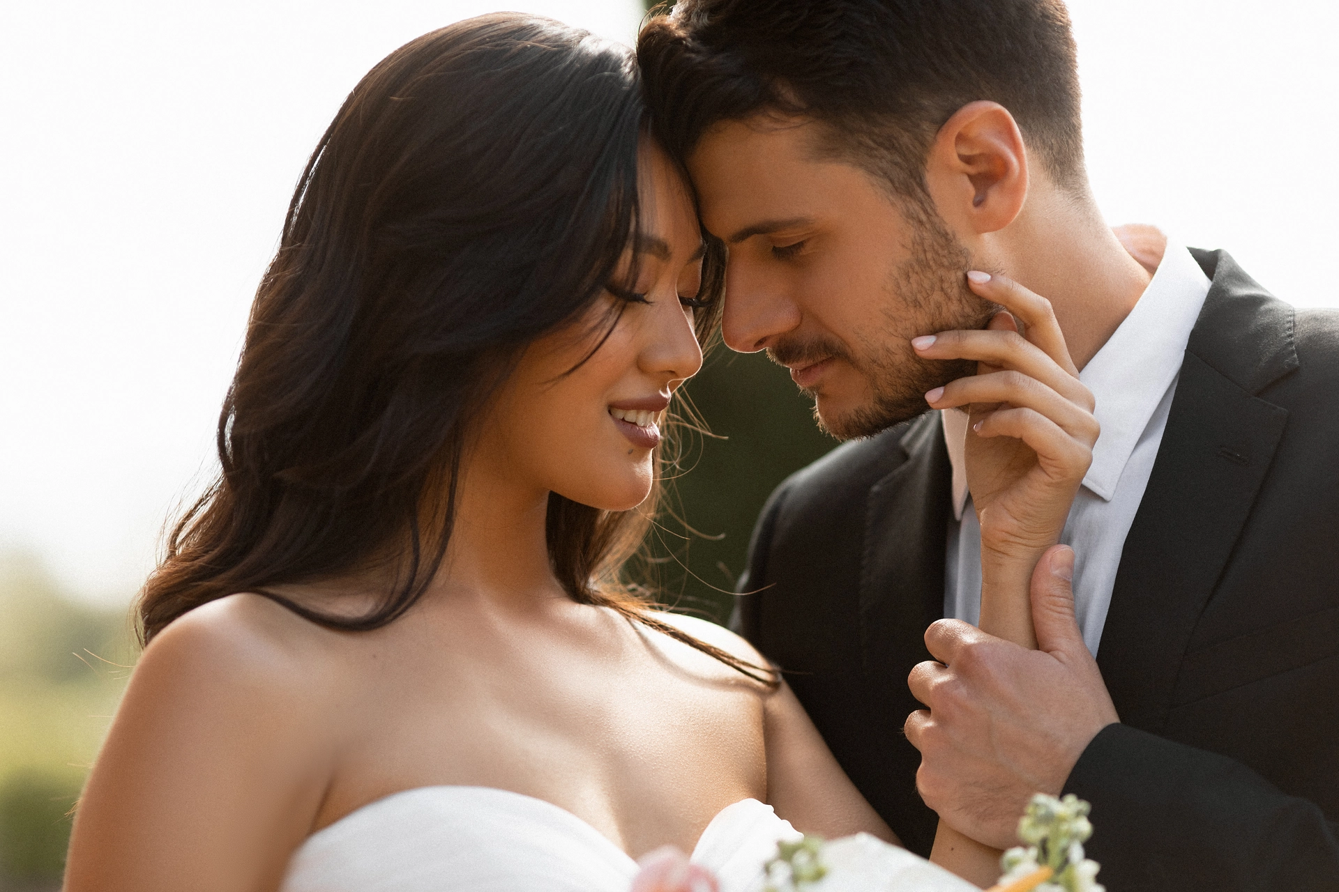 Romantic wedding in a Tuscan vineyard at golden hour – destination wedding photography