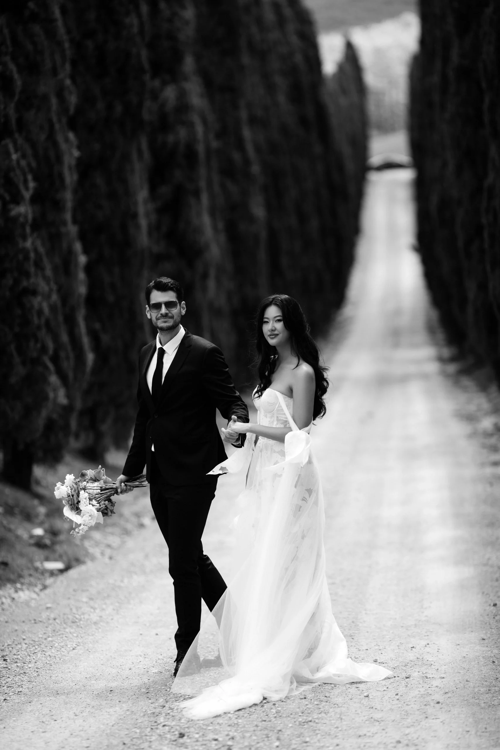 Romantic wedding in a Tuscan vineyard at golden hour – destination wedding photography