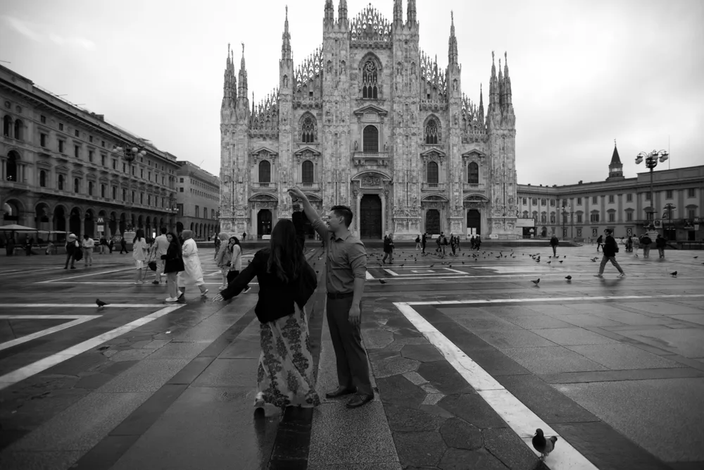 Love story photoshoot in Milan near Duomo