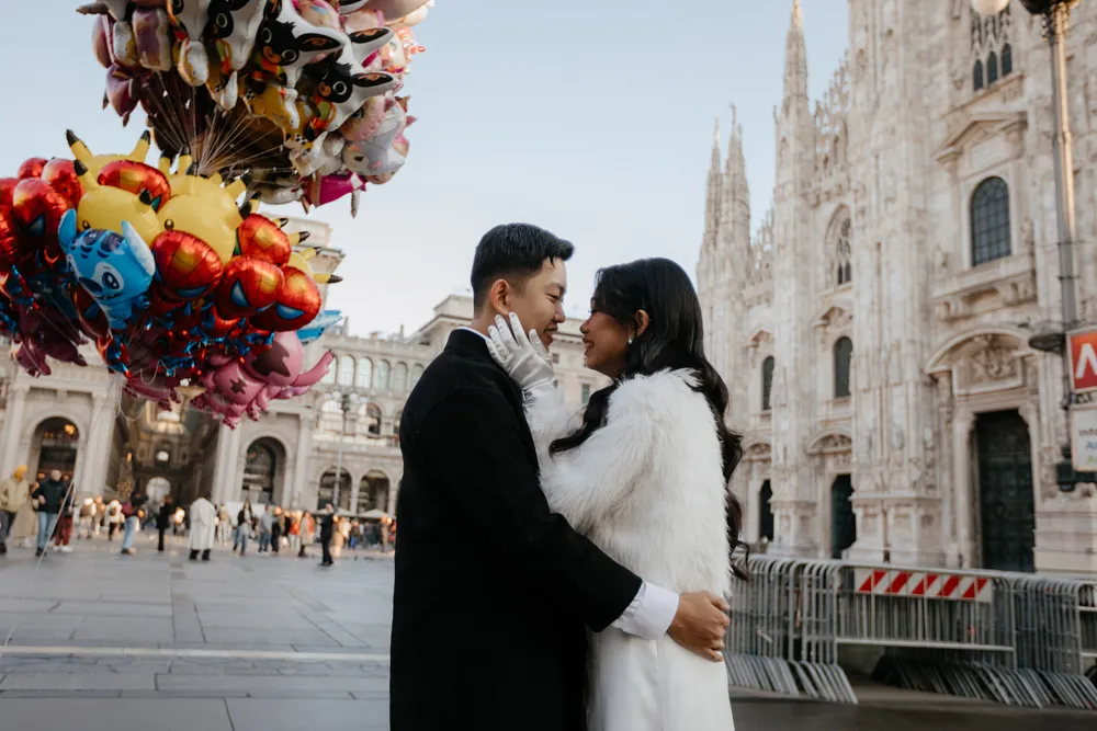 couple photoshoot at Duomo Milan