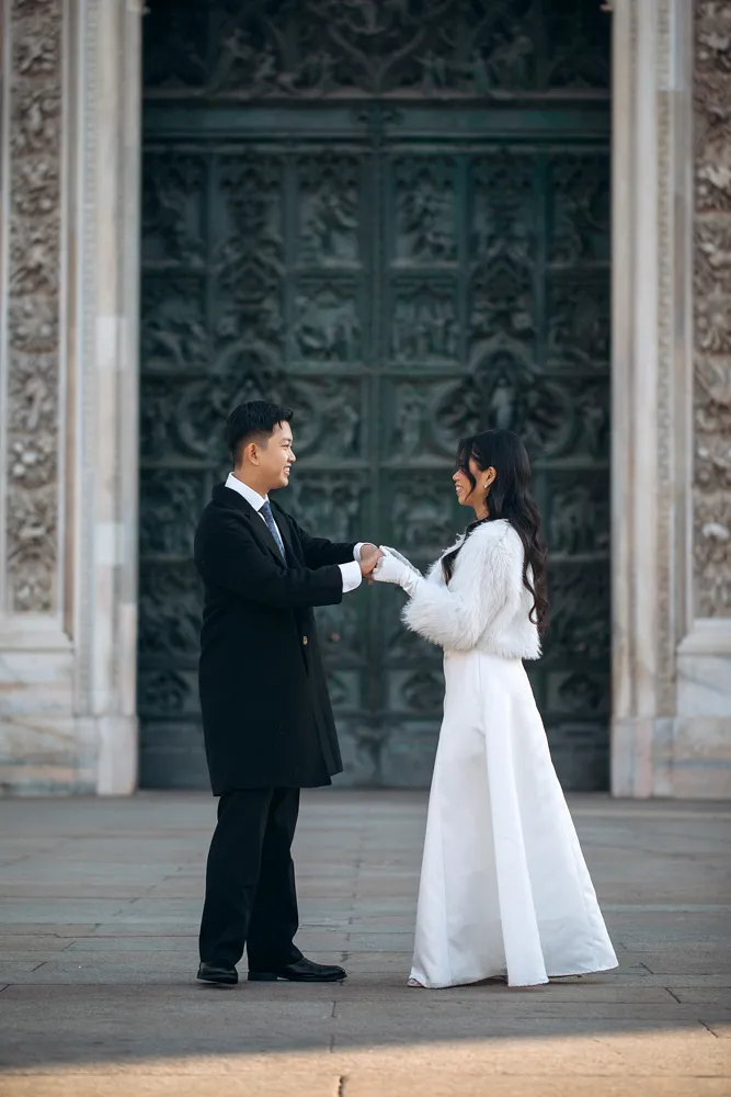 Milan street photoshoot couple