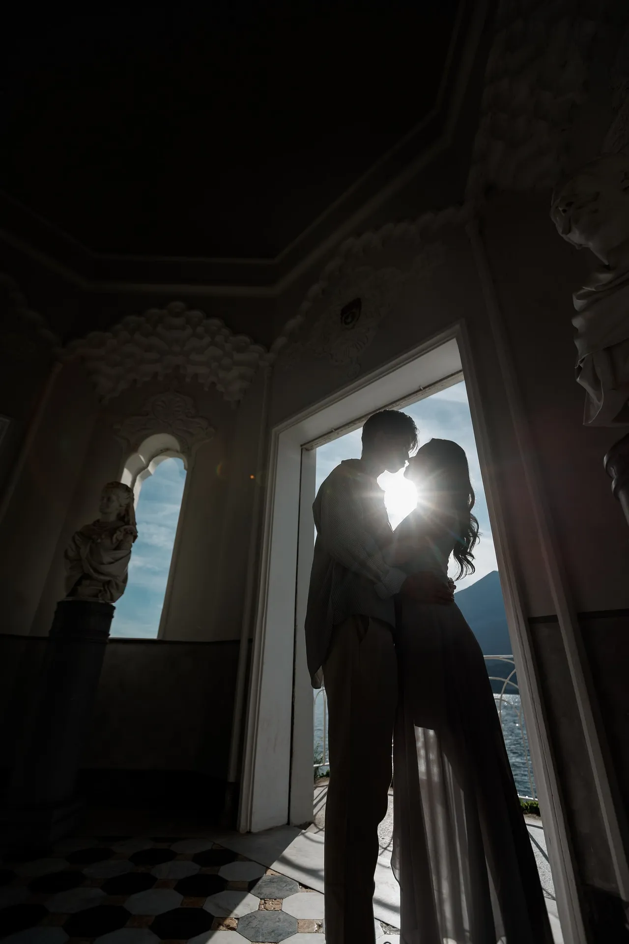 Black and white couple portrait at Villa Melzi doorway